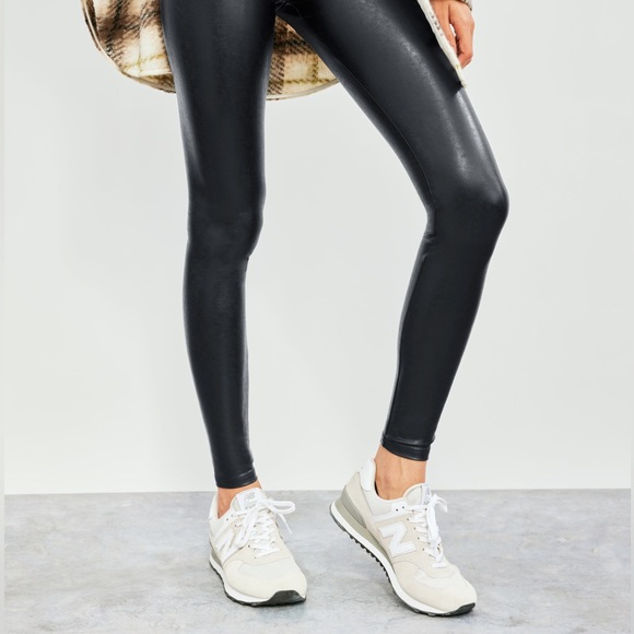 Wilfred Daria Pant Vegan Leather Black Leggings. Aritzia Cruelty Free Tights. - Picture 8 of 8